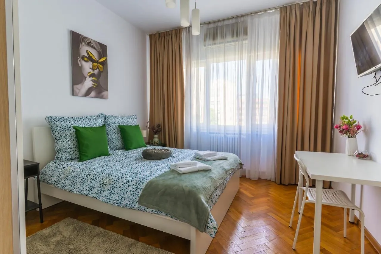 Ultracentral Golden Gatehouse 3 Bdrm Bucarest 0*,